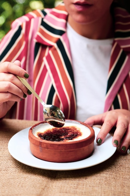 Traditionele turkse dessertmelkpudding met rijst