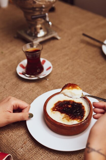 traditionele Turkse dessertmelkpudding met rijst