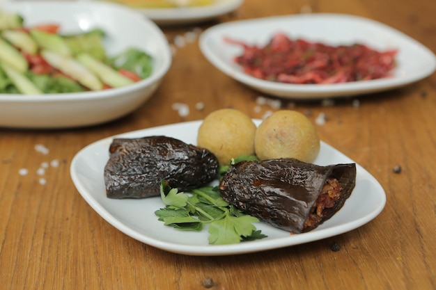 Traditionele Turkse en Griekse mezetafel voor diner