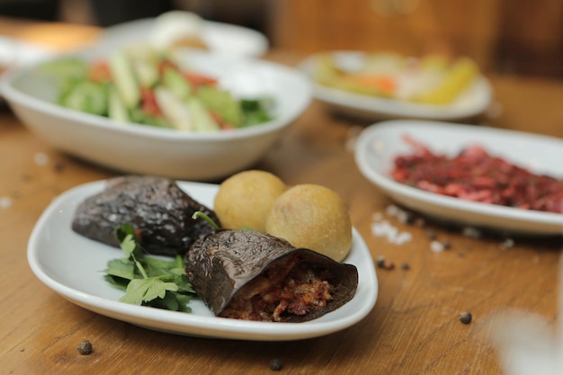 Traditionele Turkse en Griekse mezetafel voor diner