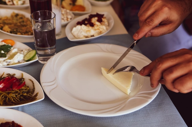 Traditionele Turkse en Griekse mezetafel voor diner