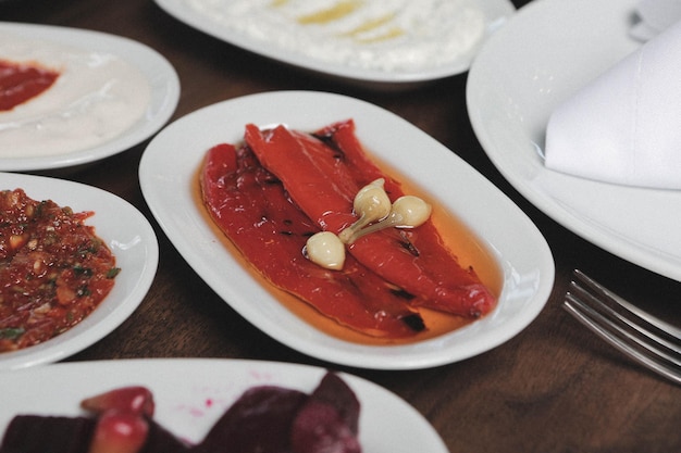 Traditionele Turkse en Griekse mezetafel voor diner