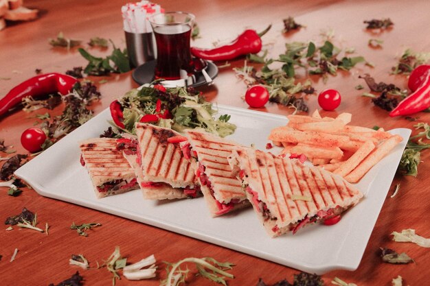 Traditionele Turkse toast, heerlijk ontbijt