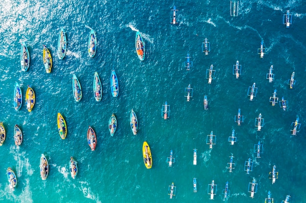 Traditionele vissersboten bij het Papuma-strand