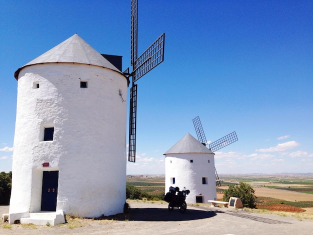 Traditionele windmolen op het veld
