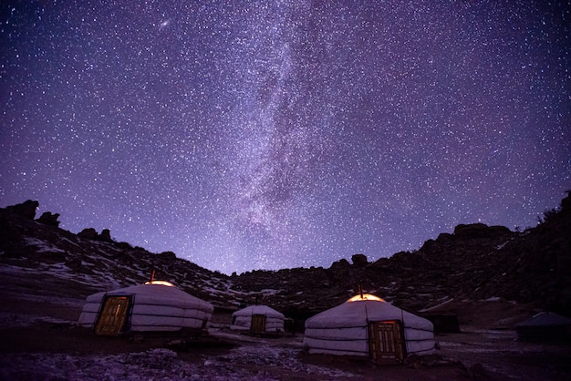 Traditionele yurts (gers) tent met mongoolse nomaden