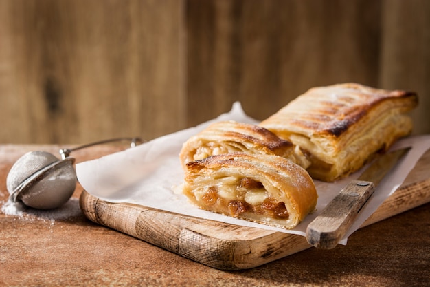 Traditionele zelfgemaakte apfelstrudel