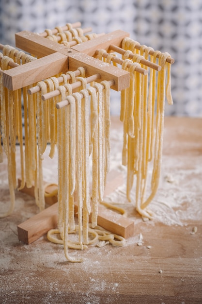 Traditionele zelfgemaakte pasta drogen