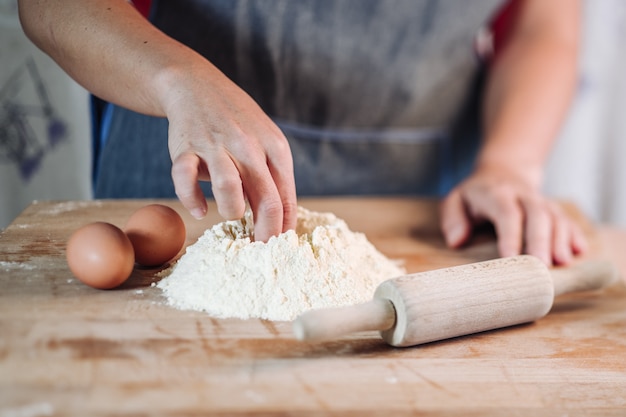 Traditionele zelfgemaakte pasta maken van