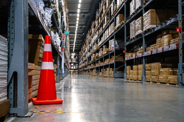 Photo a traffic cone in warehouse aisle in an ikea store