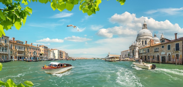 Photo traffic on the grand canal