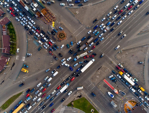 Photo traffic jam on the roads of kiev. ukraine.