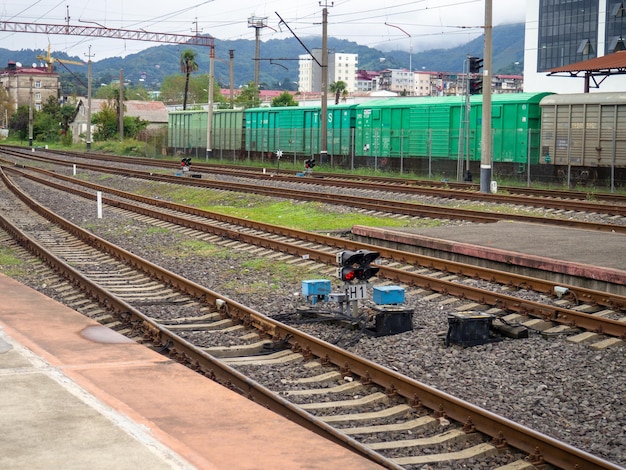 철도 에 있는 신호등 길 에 있는 세마포르 기차역