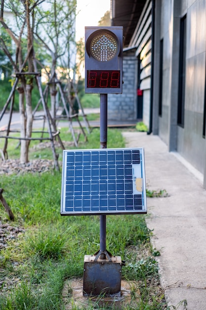 Traffic light signal with panel solar cell set up