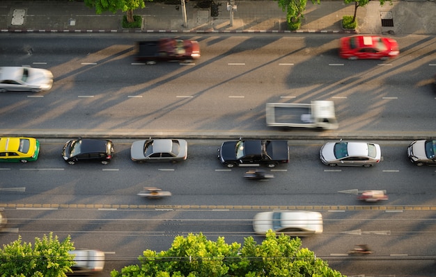 Foto il traffico sulla strada a bangkok