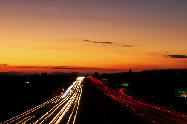 Foto traffico stradale notturno