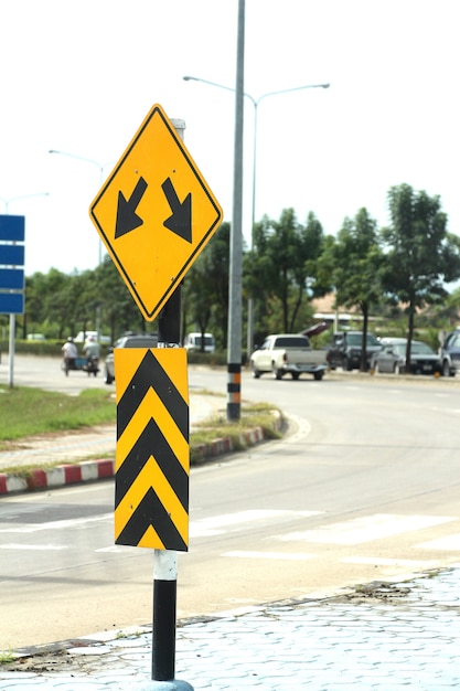 Traffic sign showing two arrows