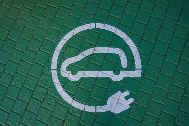 交通標識 電動車の充電を止めろ