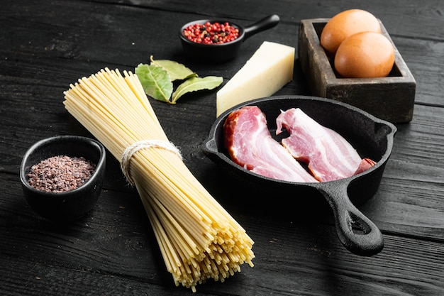 Traidtional italian pasta carbonara ingredienti