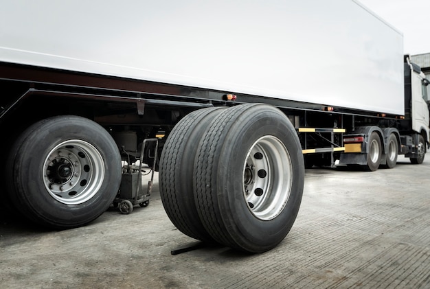 Trailer truck maintenace and repairing