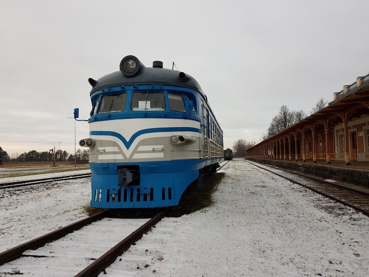 Фотография поезд против неба зимой