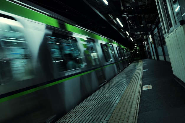 写真 鉄道駅の列車