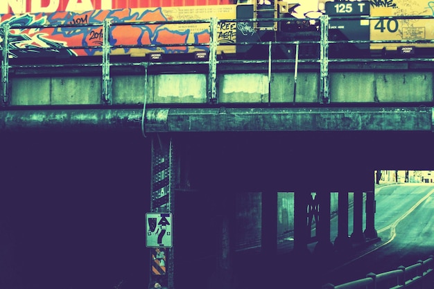 Photo train passing on railway bridge over road