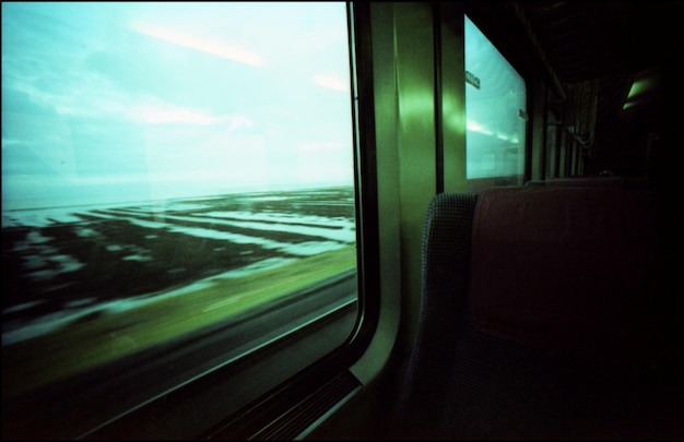 Photo train seen through train windshield