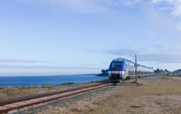 写真 海辺の鉄道駅