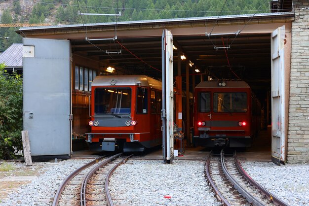 Foto treno in strada