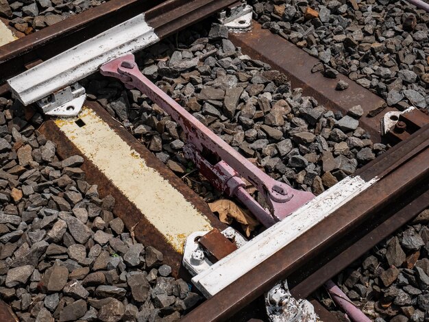 Foto meccanismo di binario per modificare il percorso di destinazione del treno