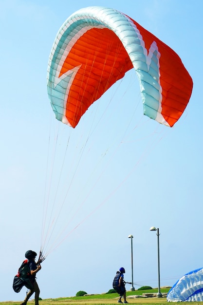 Trainen met een parachute met een motor