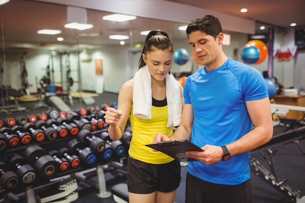 Trainer and client discussing her progress