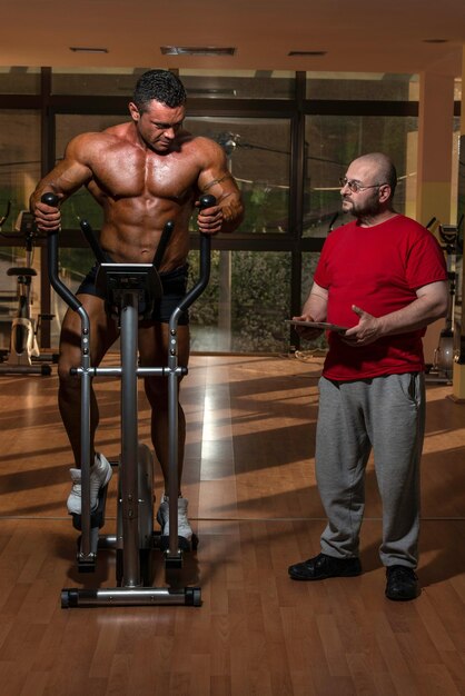 training in gym where partner gives encouragement