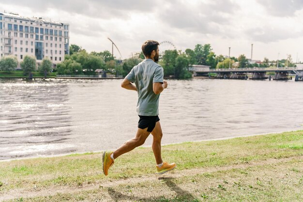 Foto scarpe da corsa da città per uomo da allenamento una persona magra è impegnata nella motivazione del fitness e nella salute mentale