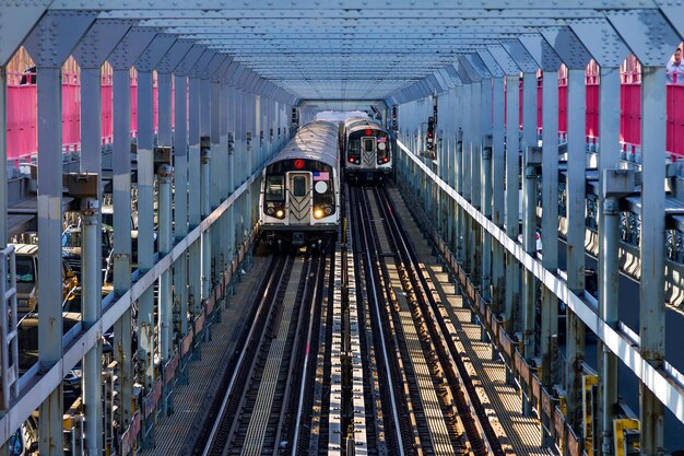 Foto i treni sul ponte di williamsburg