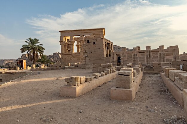 Photo trajan's kiosk philae temple in aswan upper egypt