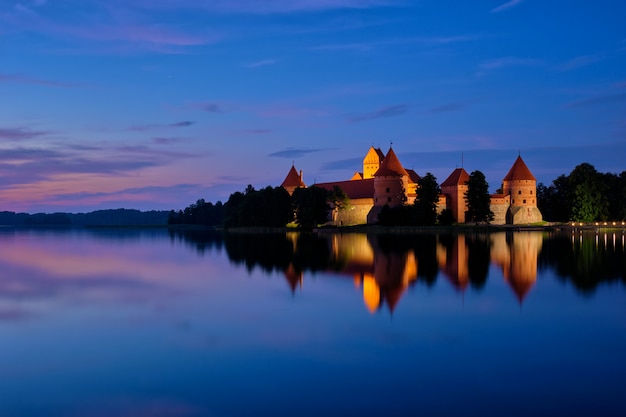 Trakai island castle in meer galve, litouwen