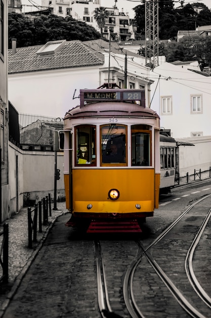 Foto tram di lisbona in portogallo.