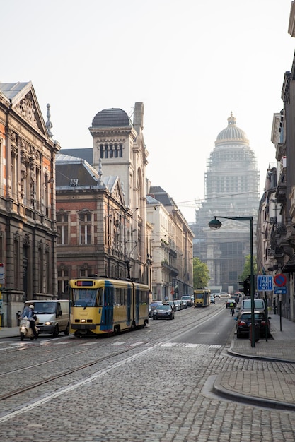 Tram sul palazzo di giustizia di bruxelles