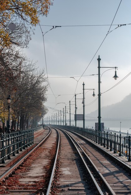 Tramrails in Boedapest, prachtig herfstlandschap