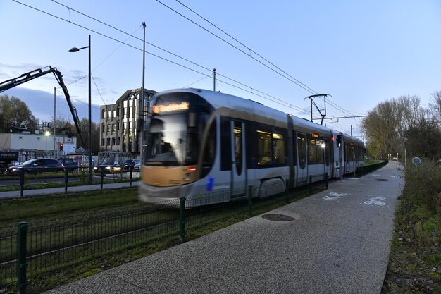 Foto tramweg op spoor tegen de lucht