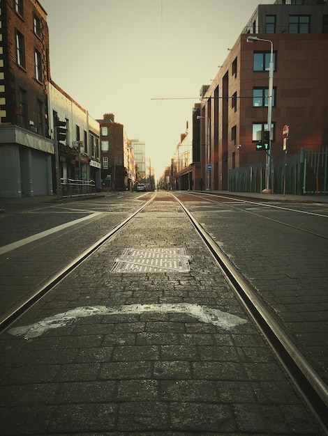 Foto tramweg op stadsstraat