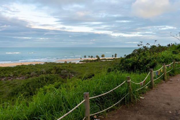 Photo trancoso square viewpoint in bahia overlooking the beach