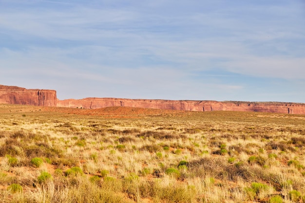 Photo tranquil desert landscape with red rock cliffs arizona