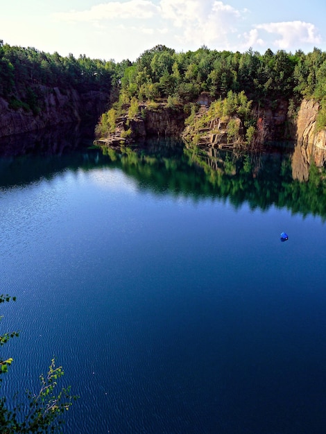 Спокойное море и скалы