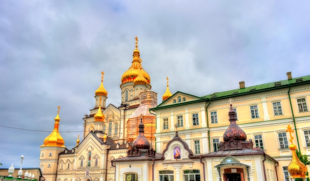 Photo transfiguration cathedral at holy dormition pochayiv lavra in ternopil region of ukraine