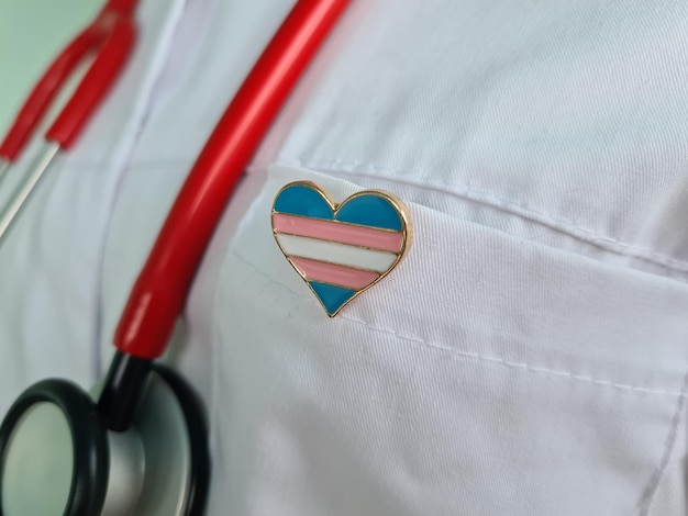 Photo transgender lgbt symbol stethoscope with rainbow icon for rights and gender equality