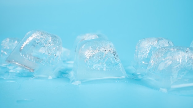 Translucent crystal ice cubes for cooling drinks