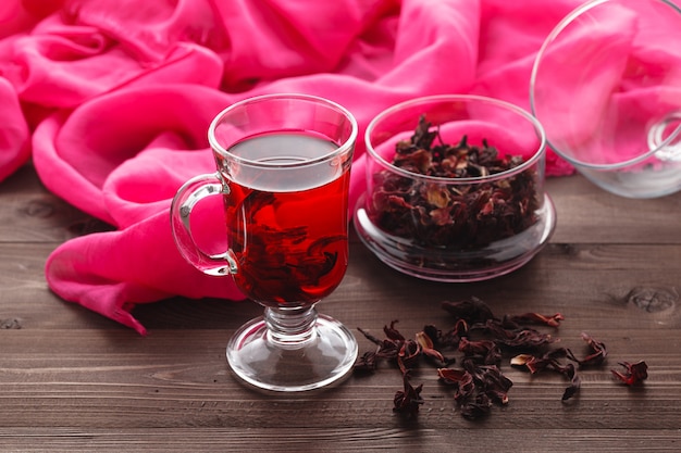 Transparant kopje Hibiscus thee